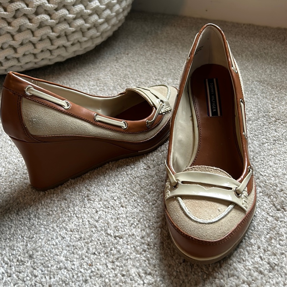 Tommy Hilfiger Oxford Wedges Tan Suede and Leather Accents.
